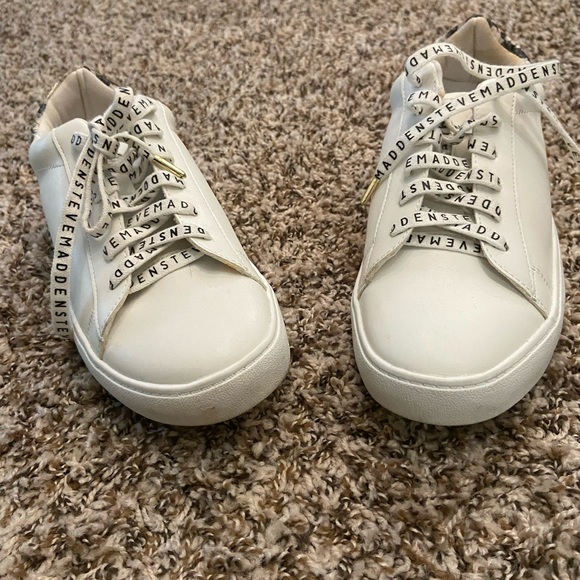 Steve Madden Sneakers. - Picture 4 of 4